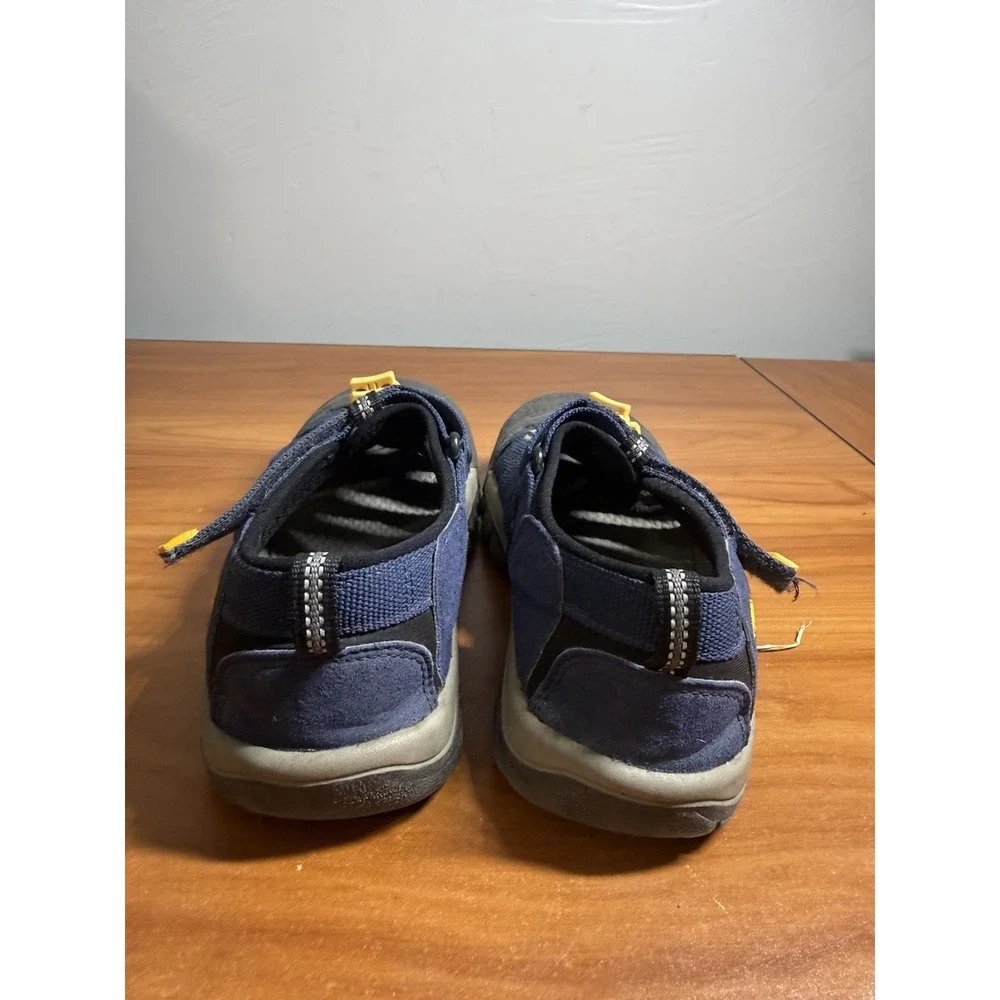 Keen Big Kids Newport H2 Youth Size 2 Cap Toe Water Sandal Shoes Blue Hiking